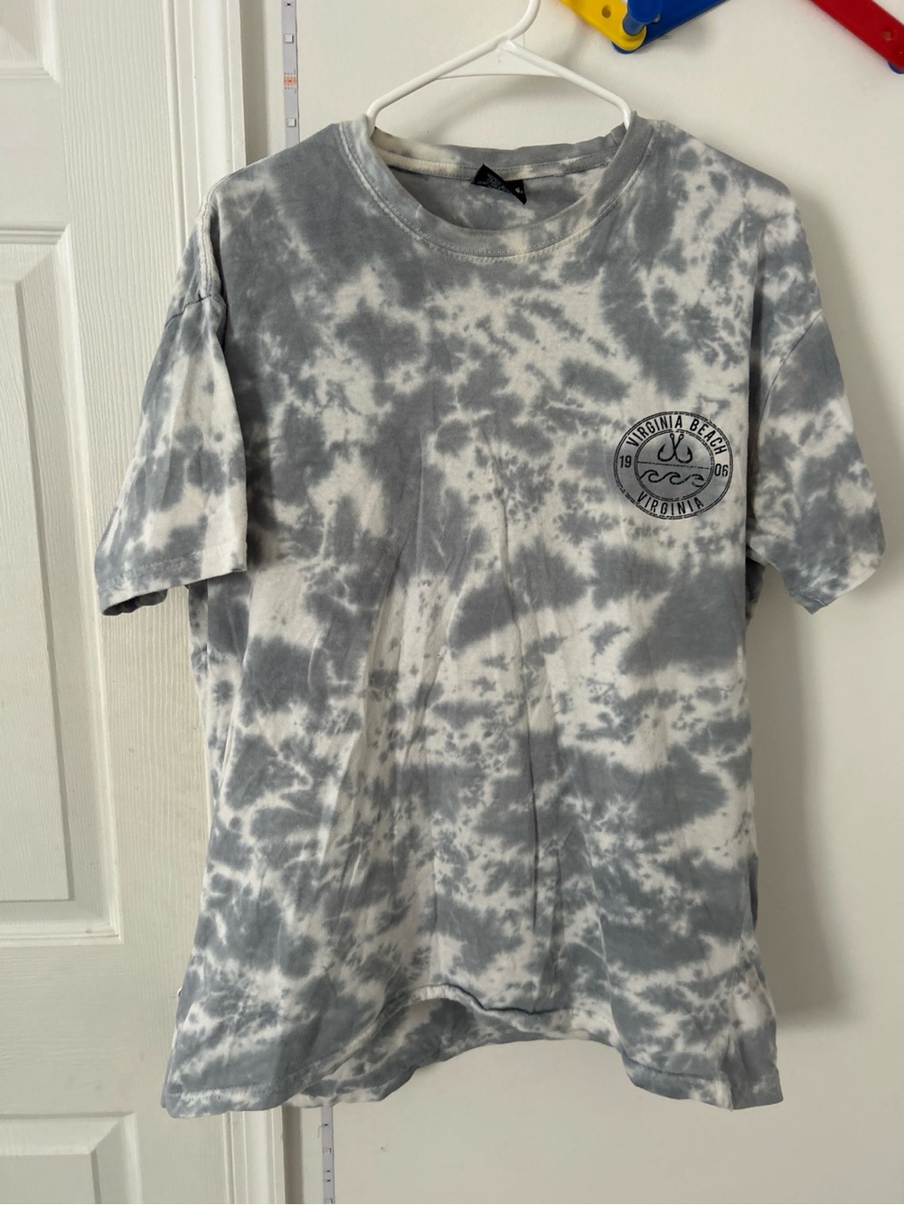 Virginia Beach Tie-Dye Short Sleeve Tee - Gray & White